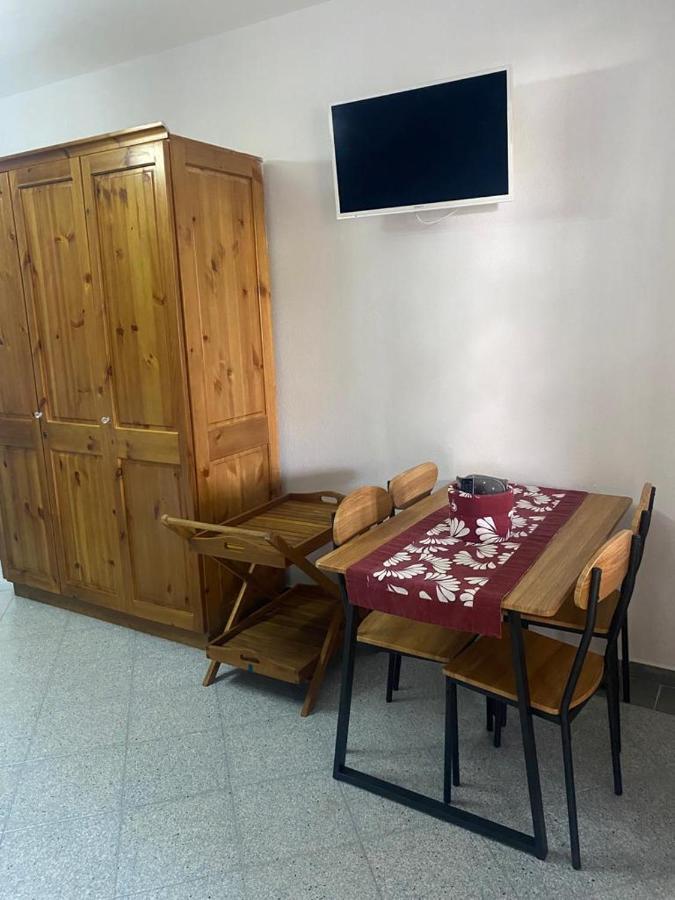 Le Stanze Del Mare Aparthotel Golfo Aranci Ngoại thất bức ảnh