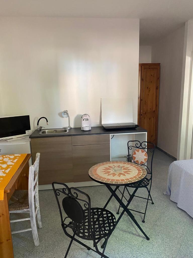 Le Stanze Del Mare Aparthotel Golfo Aranci Phòng bức ảnh