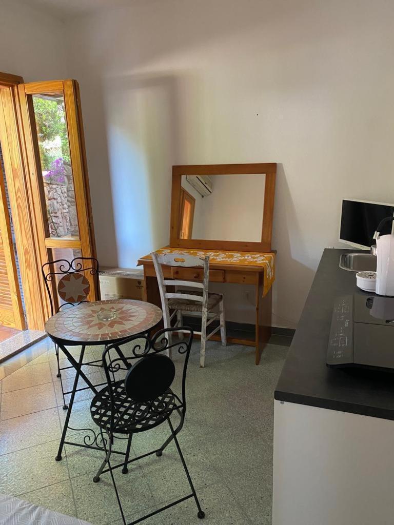 Le Stanze Del Mare Aparthotel Golfo Aranci Phòng bức ảnh